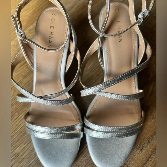 Cole Haan ‘Addy’ strappy silver sandals, size 6.5 - Picture 3 of 7